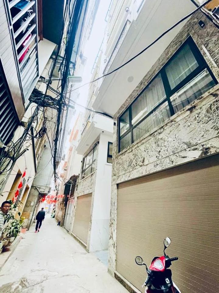 Nhà phố Xuân Thủy - Phạm Văn Đồng 35m² giá 8.x tỷ - Sổ đỏ chính chủ, bán gấp!