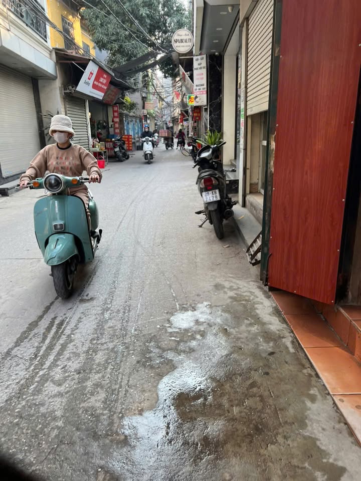 Nhà phố Lĩnh Nam 220m² giá 5 tỷ - Hàng hiếm, ngõ thông thoáng!