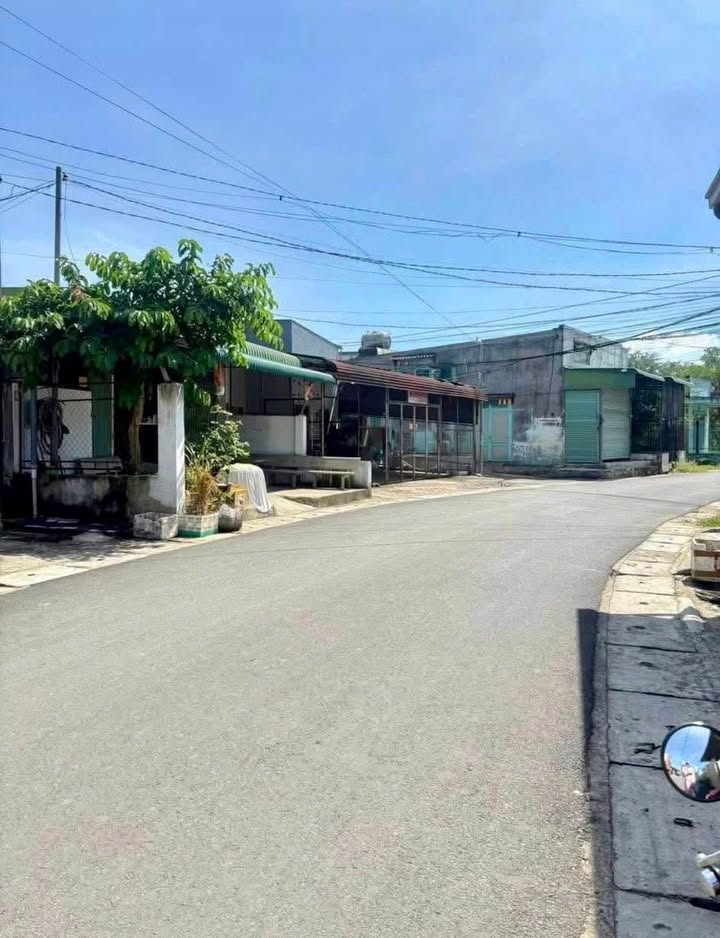 Nhà phố 7, Phú Lợi, Định Quán, Đồng Nai 268m² giá 2.4 tỷ - Vị trí đắc địa, thuận lợi kinh doanh!