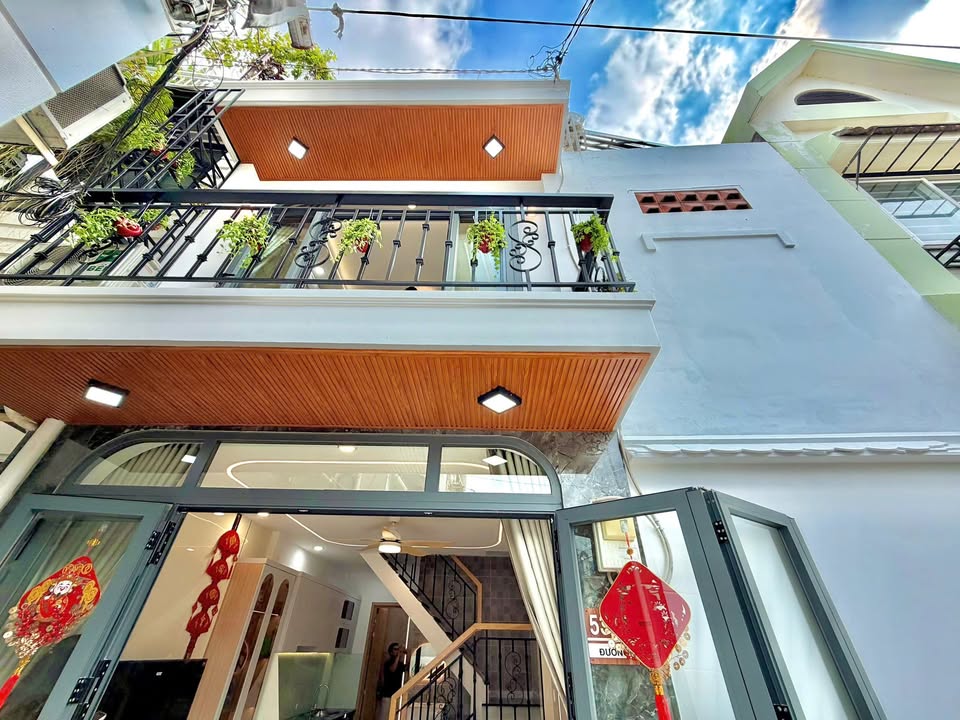 Nhà đẹp hẻm xe hơi Thích Quảng Đức Phú Nhuận 30m² giá 5.28 tỷ - Sẵn sàng ở ngay!