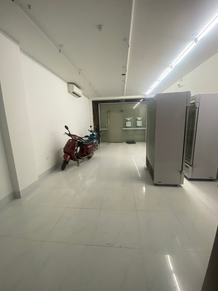 Cho thuê cửa hàng phố Trương Định 510m² giá 35 triệu - Mặt tiền rộng dễ kinh doanh!