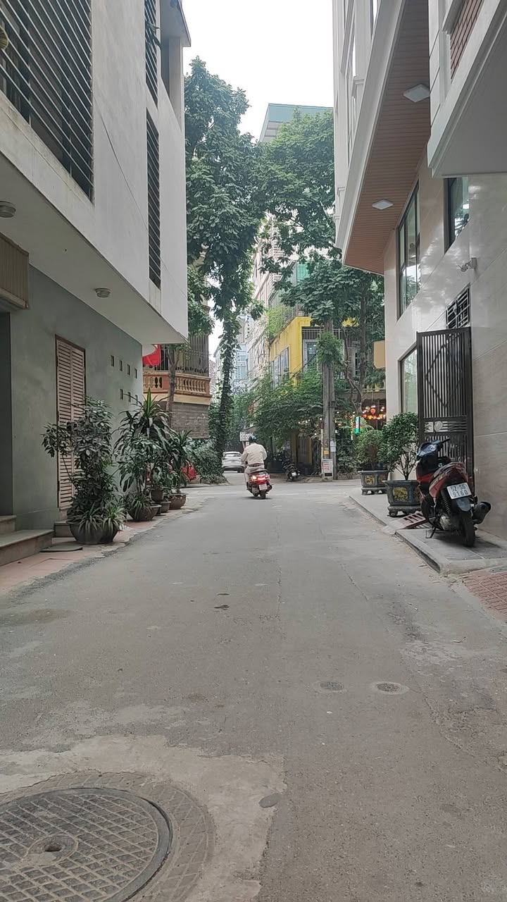 Nhà phố Nguyễn Văn Huyên 68m² giá 22 tỷ - Lô góc kinh doanh đỉnh cao!