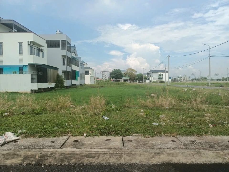 Nhà bán Thị Trấn Tân Phong, Quảng Xương 100m² giá 1 tỷ - Chính chủ cần ra gấp!