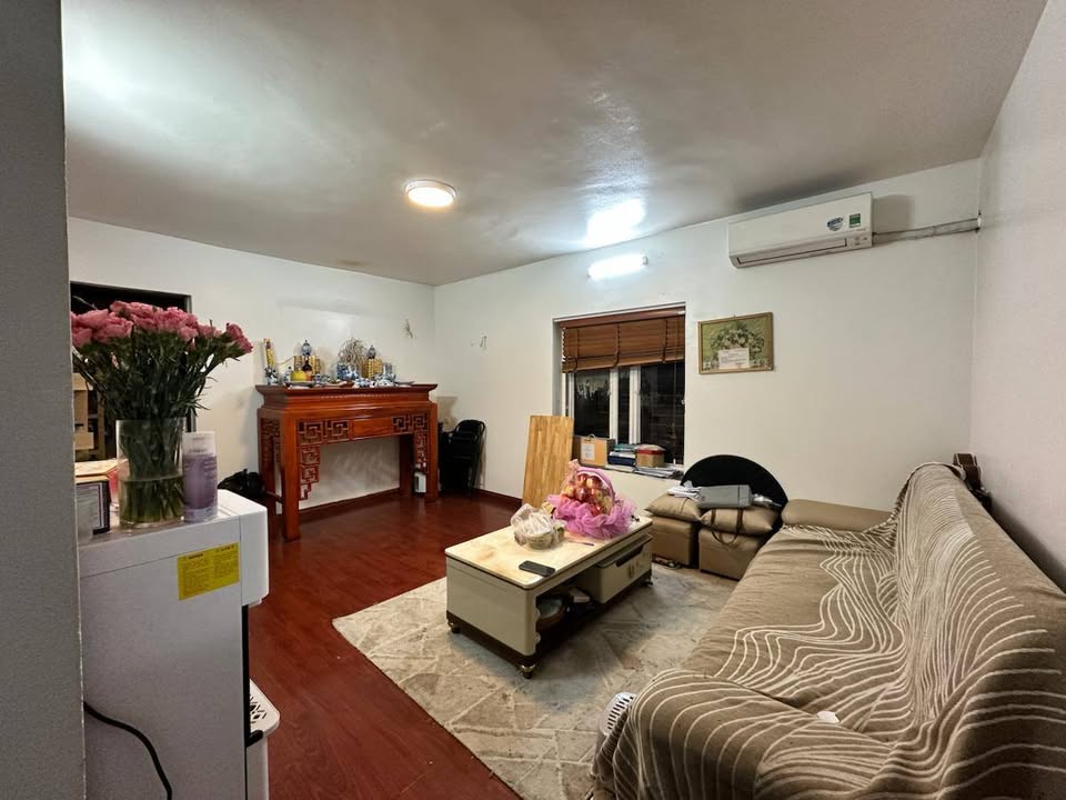 Căn hộ Tập Thể Quân Đội Nam Đồng 41m² giá 4.9 tỷ - Lô góc thoáng mát, nội thất đẹp!