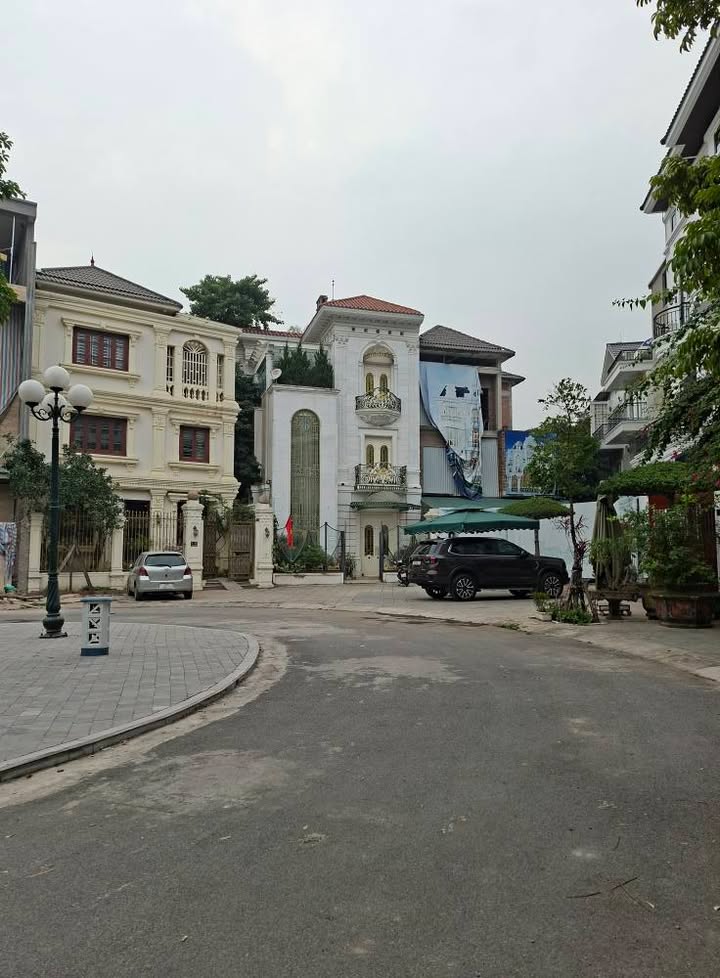 Biệt thự Sa Hoa - Thành phố Giao Lưu 243m² giá 8 tỷ - Đẳng cấp bậc nhất Bắc Từ Liêm!