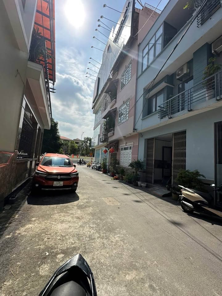 Nhà 3 tầng kiên cố 60m² tại Duy Tân, Đà Nẵng - Tiện nghi hoàn hảo cho gia đình!