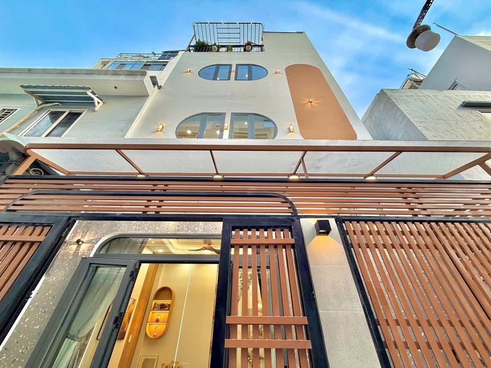 Nhà hẻm xe hơi Nơ Trang Long 27m² giá 5.65 tỷ - Vị trí thuận lợi gần sân bay!