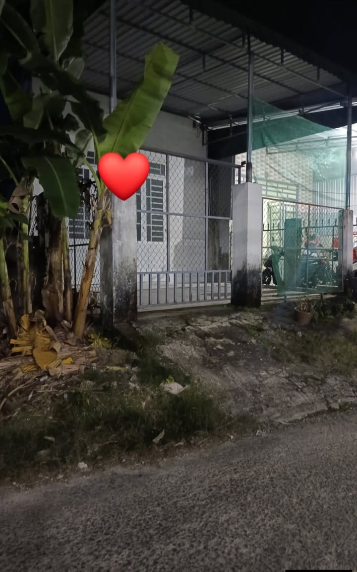 Nhà riêng Thị trấn Đạ Tẻh 100m² giá 890 triệu - Gần quảng trường, sẵn sàng vào ở!