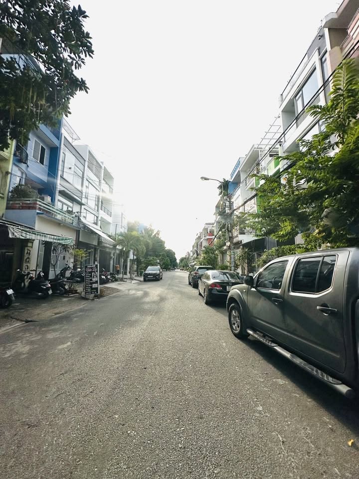 Nhà mặt tiền kinh doanh tại khu Tên Lửa, 95m² giá 13.5 tỷ - Đầu tư sinh lời ngay!