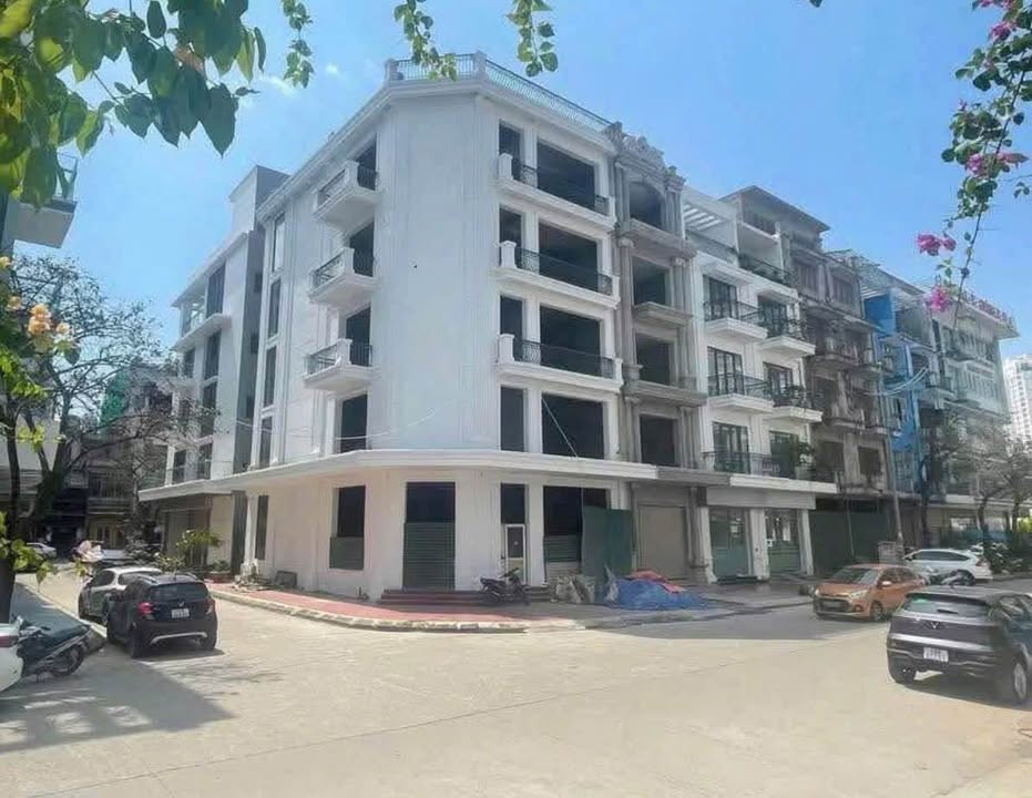 Townhouse khu dân cư gần trường Văn Lang 139,5m² giá 25 tỷ - Kinh doanh sầm uất!