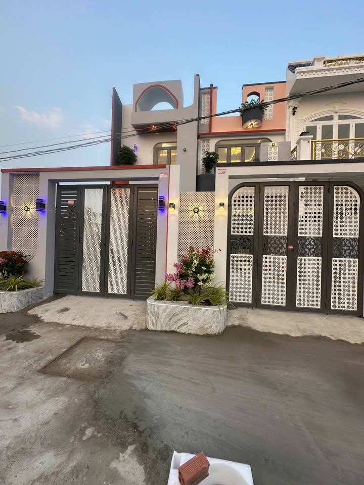 Nhà bán Lô nhì Long Phú 98m² giá 3.19 tỷ - Thiết kế hiện đại, mới 100%!