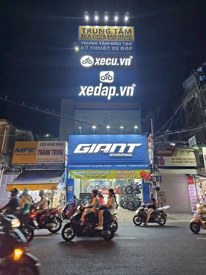 Bán tòa nhà mặt tiền 10-12 Lê Quang Định 154m² giá 82 tỷ - Đầu tư sinh lời tại Bình Thạnh!