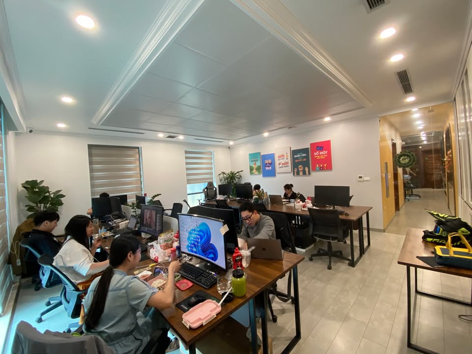Văn phòng cho thuê mặt đường Nguyễn Trãi, Thanh Xuân 140m² giá 24 triệu - Setup sẵn, vào làm ngay!
