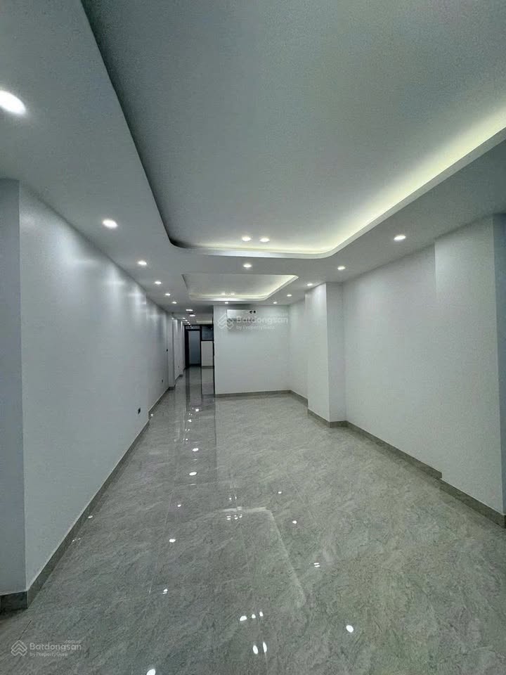 Cho thuê nhà mặt phố Huế, Quận Hai Bà Trưng, 240m² - Nhà mới, tiện nghi đầy đủ!