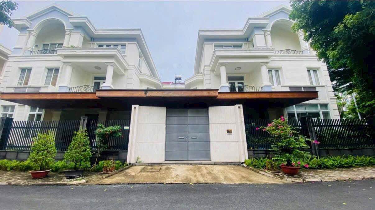 Nhà phố liền kề Phú Mỹ Hưng 560m² giá 153 tỷ - Sổ hồng riêng, an ninh tuyệt đối!