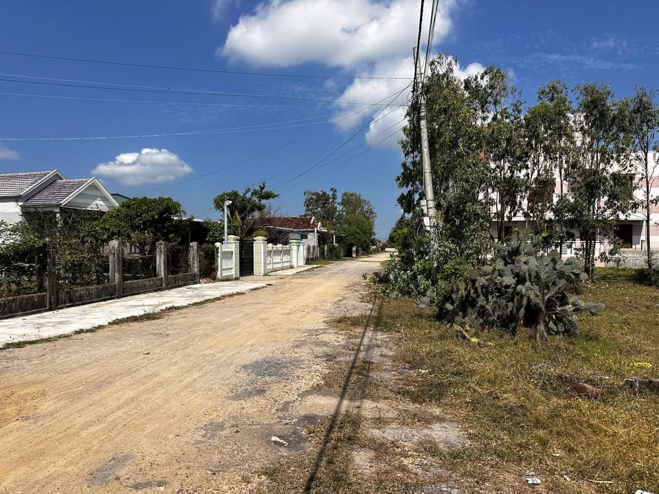 Đất nền Hòa Hiệp, Cư Kuin, Đắk Lắk 150m² giá 1 tỷ - Sổ đỏ chính chủ, pháp lý rõ ràng!