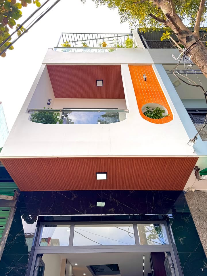 Nhà 3 Tầng Mặt Tiền Phạm Nhữ Tăng, 60m² giá 7 tỷ - Full nội thất, gần chợ!