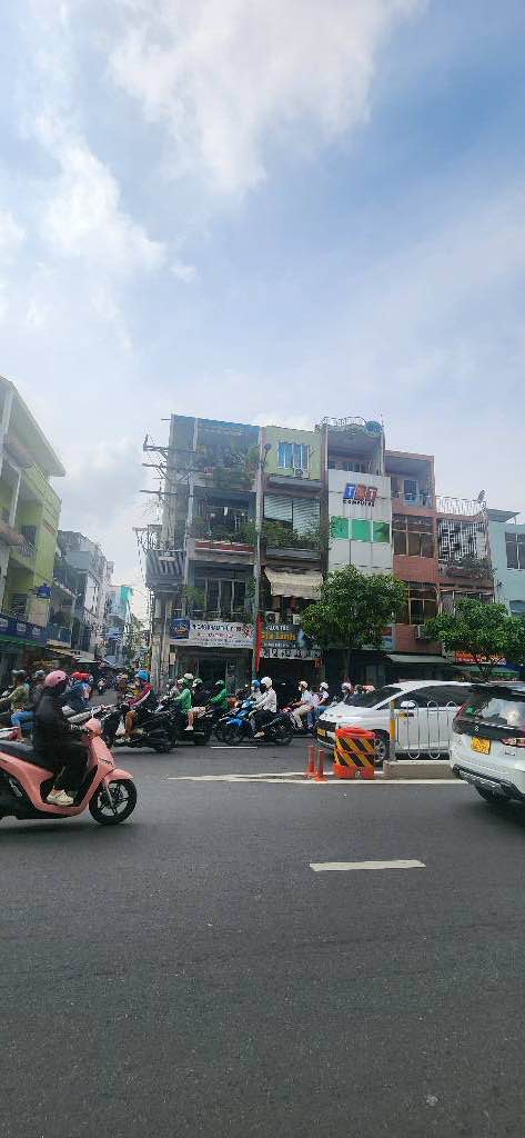 Nhà mặt tiền Hoàng Diệu, Quận 4, 24m² giá 15 tỷ - Kinh doanh sầm uất ngay phố ẩm thực!