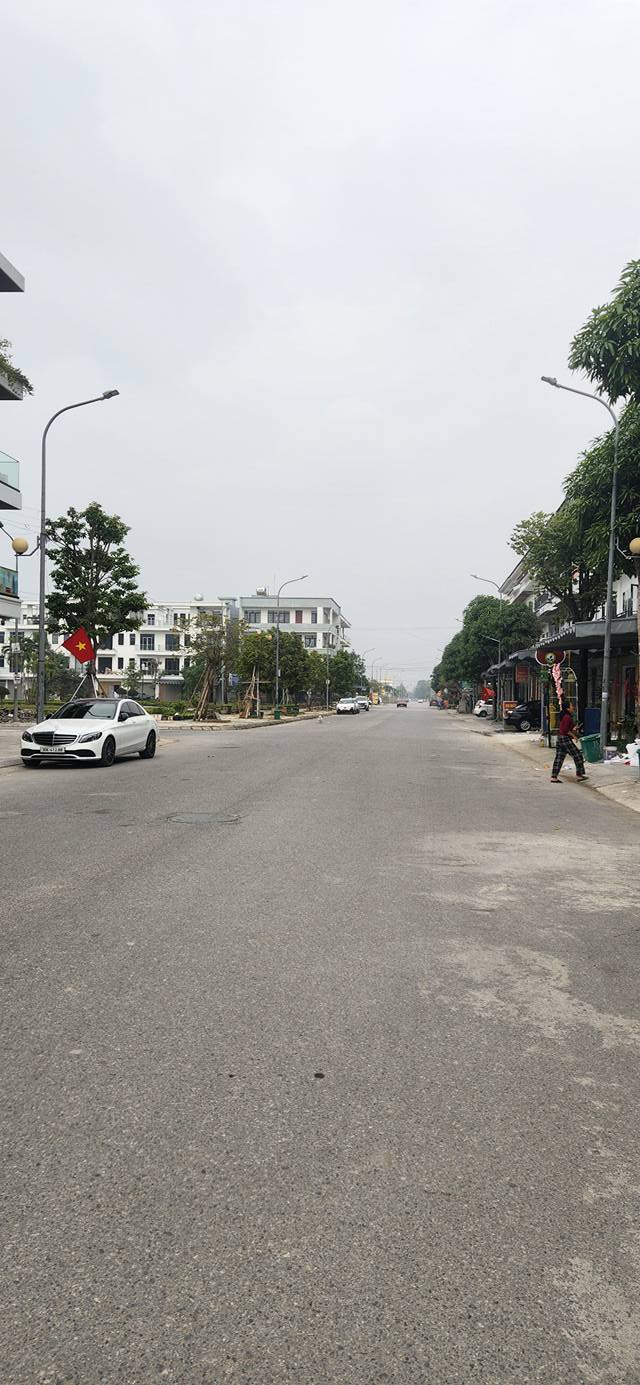 Nhà 4 tầng tại dự án Hồ Sen, 75m² - Sổ hồng chính chủ, giá thỏa thuận!