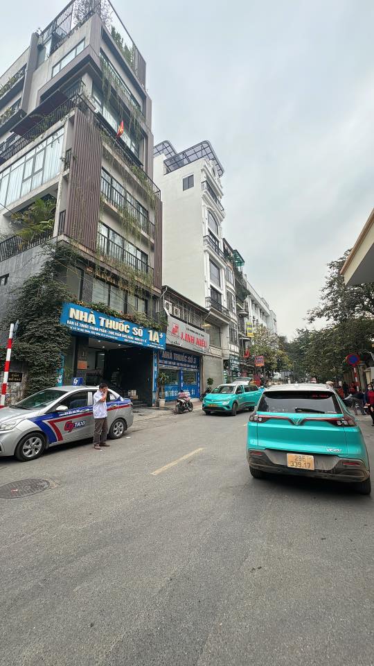 Mặt phố Đốc Ngữ, Ba Đình 50m² giá 39 tỷ - Kinh doanh sầm uất gần bệnh viện!