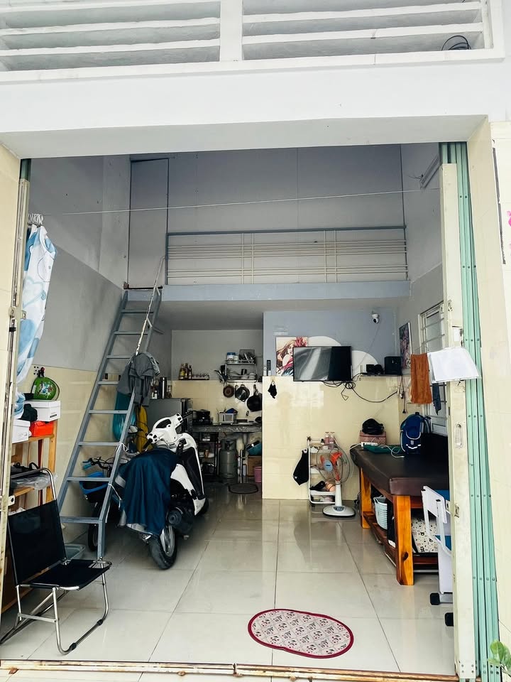 Cho thuê kiot mặt tiền Đường 182, Thủ Đức 3.3 triệu - Đặc biệt phòng riêng rộng rãi!