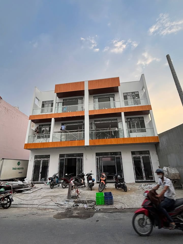 Nhà mặt tiền Thạnh Lộc 140m² giá 25 triệu - Thiết kế thoáng, dễ cải tạo!