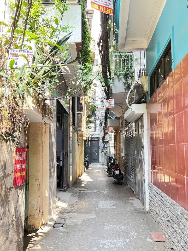 Nhà riêng Khâm Thiên 23m² giá 4 tỷ - Gần hồ, 3 phòng ngủ, chính chủ!