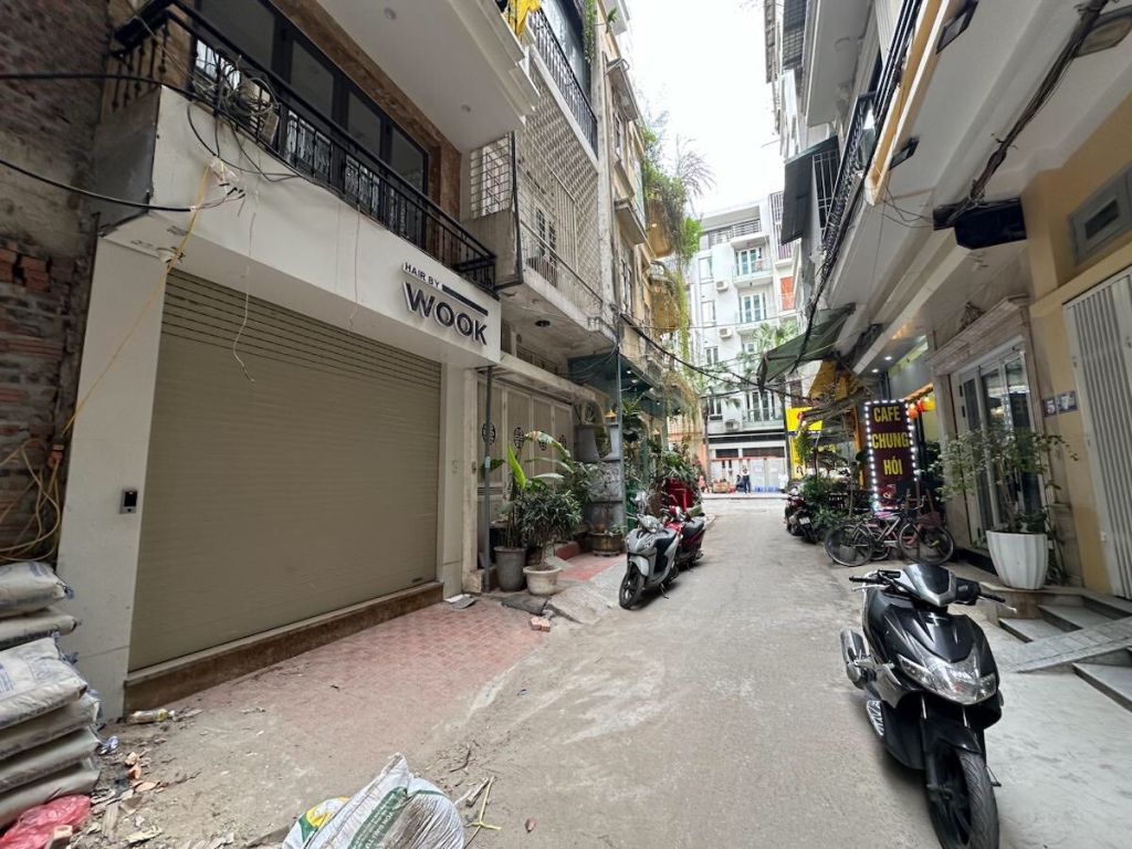 Nhà phố Nguyễn Chí Thanh, Đống Đa 40m² giá 23 tỷ - Kinh doanh sầm uất, thang máy