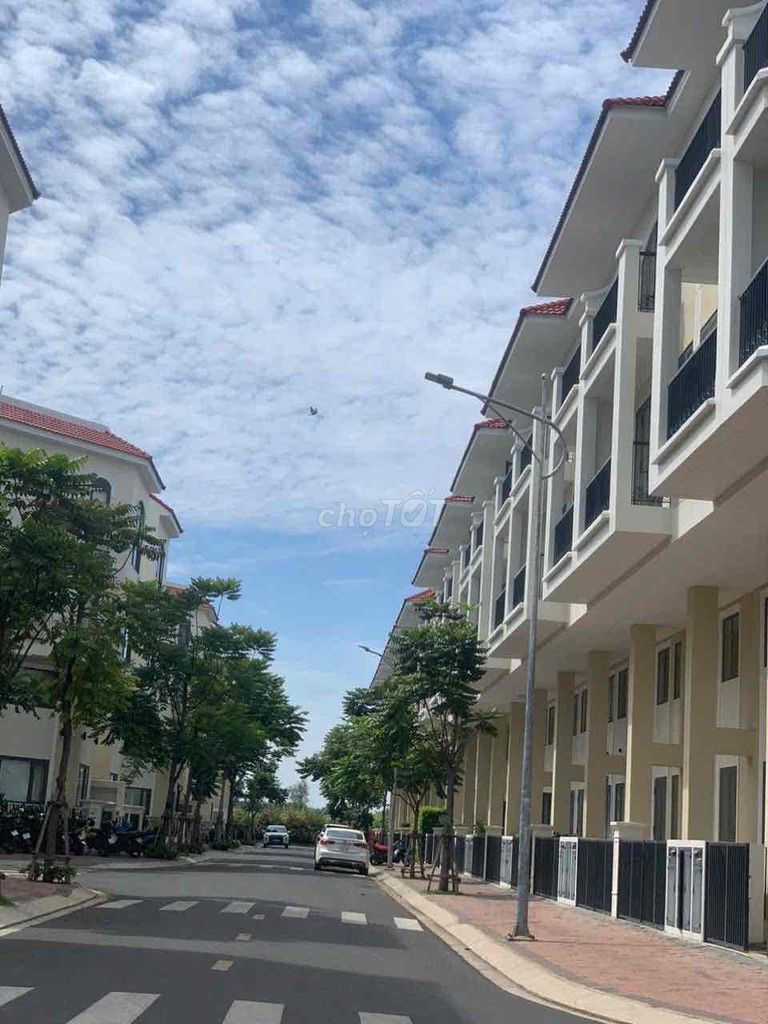 Nhà thuê 4 Tầng Senturia Nam Sài Gòn 60m² giá 17.5 triệu - Full nội thất, tiện nghi hiện đại!