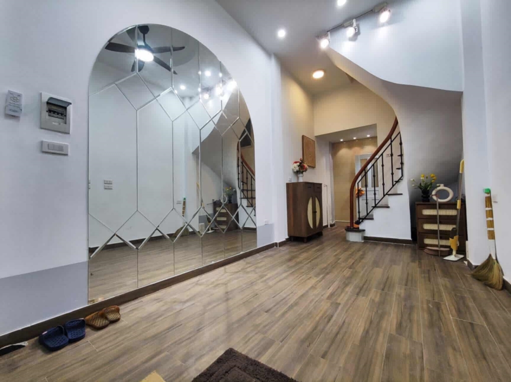 Nhà riêng phố Vạn Bảo, Ba Đình 23m² giá 10 triệu - Sân rộng, gần phố!