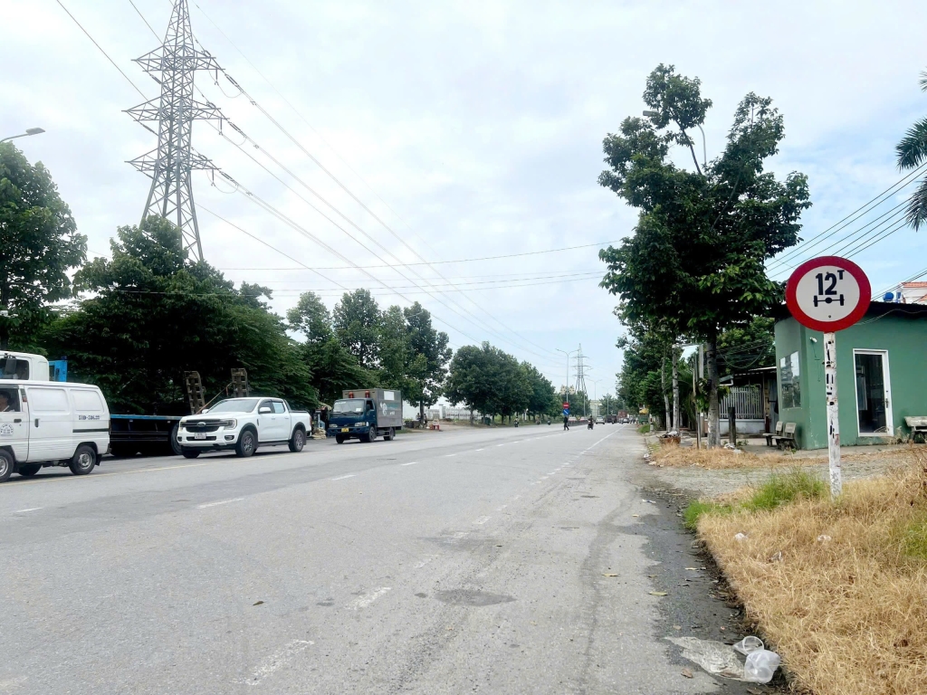 Bán đất thổ cư mặt tiền Nguyễn Trung Trực, thị trấn Bến Lức 140m² - Đường 4 làn xe, giá tốt!