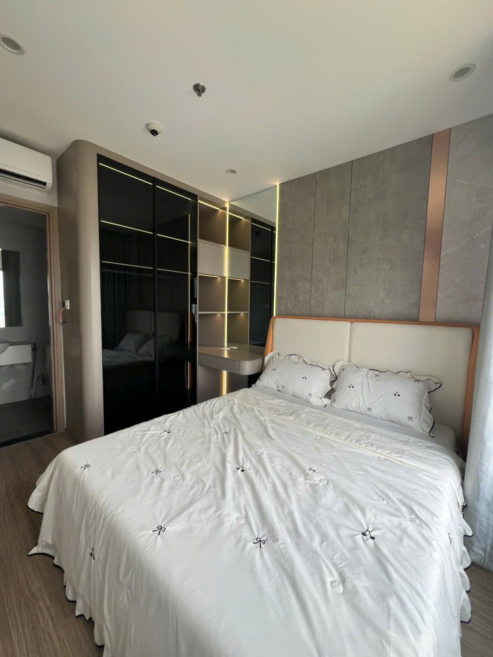 Căn hộ Vinhomes Ocean Park Gia Lâm 70m² giá 4.1 tỷ - Full đồ sang trọng!