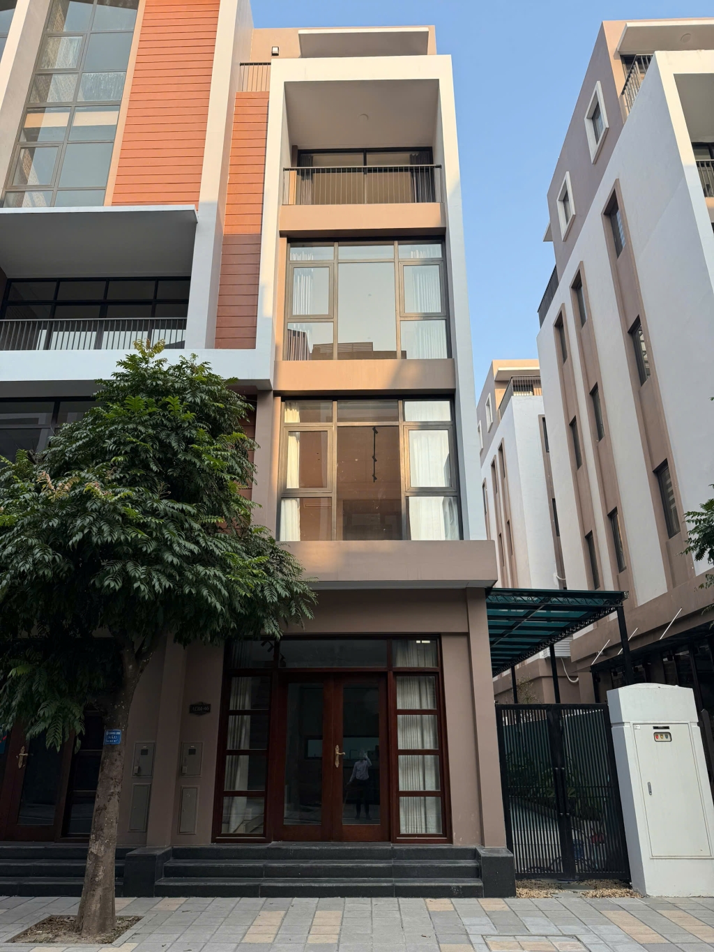 Nhà xẻ khe Vinhomes Ocean Park 3, 78m² giá 11.4 tỷ - Nội thất đầy đủ, sẵn sàng ở ngay!