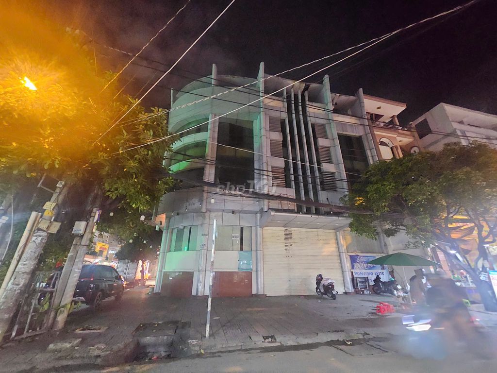 Nhà cho thuê góc 2 mặt tiền đường Ni Sư Huỳnh Liên, quận Tân Bình 400m² - Vị trí đắc địa, kinh doanh tốt!