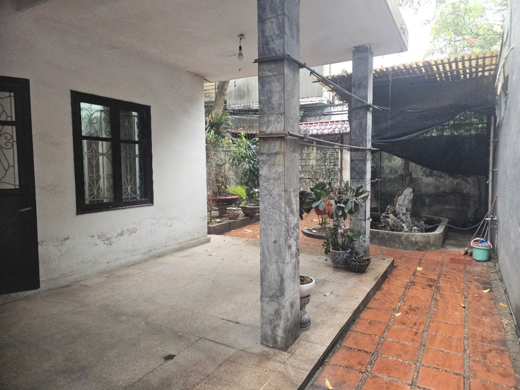 Nhà 2 tầng tại Hai Bà Trưng 200m² giá thỏa thuận - Cơ hội kinh doanh tuyệt vời!