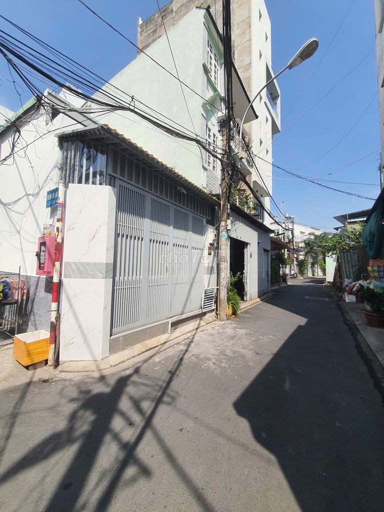 Nhà đẹp Nguyễn Cửu Đàm 45m² giá 5,25 tỷ - Hẻm xe hơi vào tận cửa!