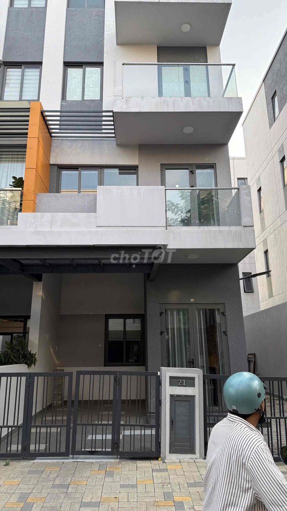 Cho Thuê Nhà Liền Kề Lovera Premier Bình Chánh 75m² giá 15 triệu - Thiết kế 4 phòng ngủ hiện đại!