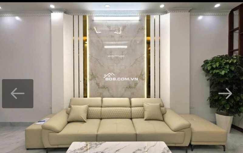 Nhà 5 tầng Hoàng Văn Thái 39m² giá 10.4 tỷ - Thiết kế hiện đại, thang máy tiện nghi!