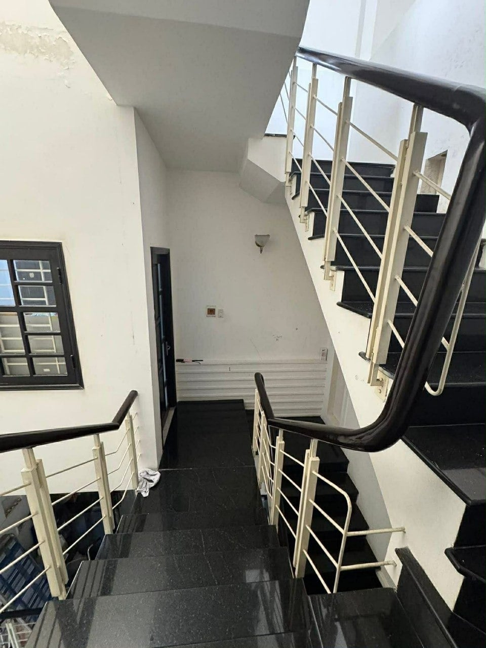 Bán nhà 4 tầng đường Tạ Mỹ Duật, Sơn Trà, Đà Nẵng 75m² giá 12.5 tỷ - Vị trí đắc địa gần biển!