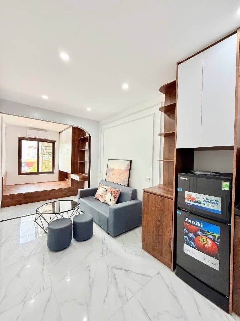 Nhà Hào Nam 62m² 6 tầng mặt tiền 6.8m - Thiết kế hiện đại, cho thuê ngay!