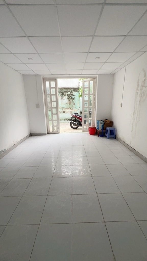 Nhà bán Quận 3, 90m² chỉ 9.9 tỷ - Đầu tư sinh lời dễ dàng!