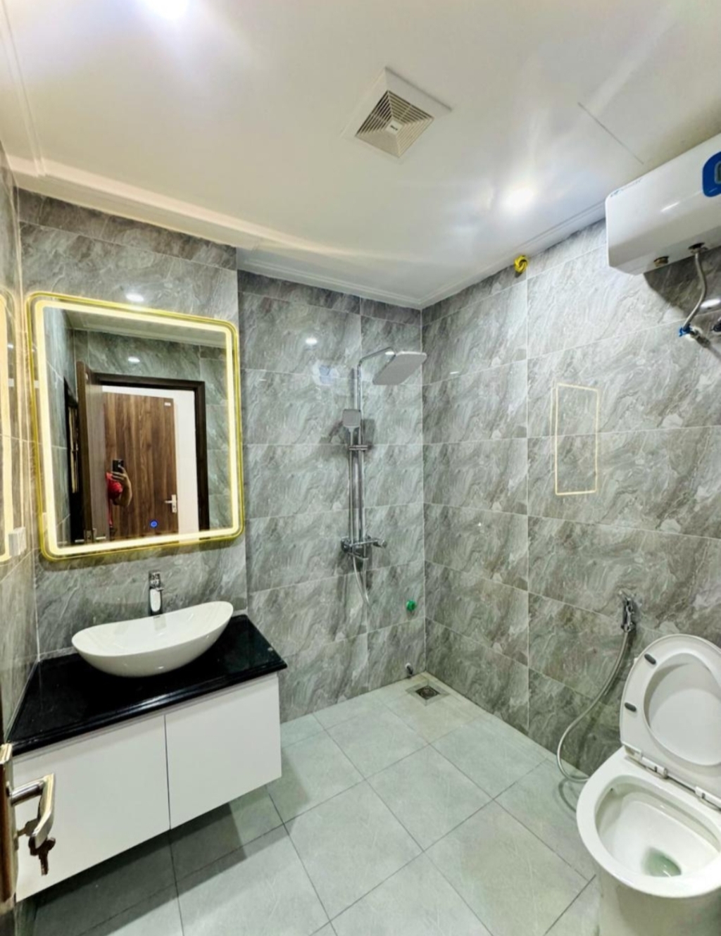 Bán nhà mặt phố Giáp Bát, Hoàng Mai 51m² giá 23.5 tỷ - Kinh doanh sầm uất