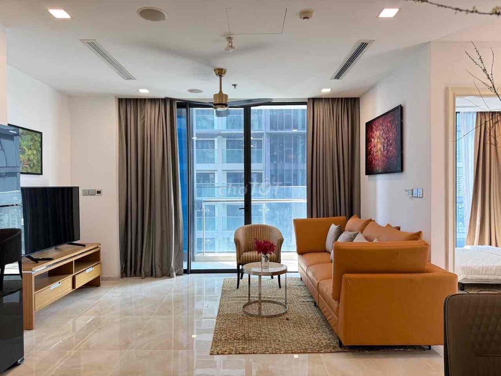 Căn hộ Vinhomes Golden River Quận 1 78m² giá 30 triệu - View sông thoáng đãng!