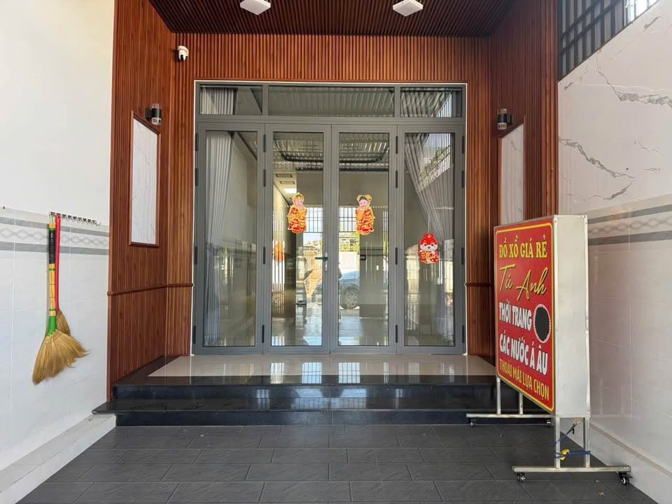 Nhà mặt tiền Phạm Hùng, 120m² giá 2.5 tỷ - Kinh doanh thuận lợi!