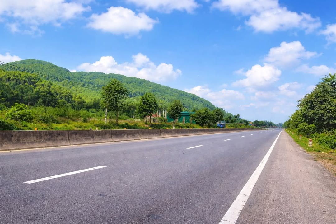 Nhà lô góc 2 mặt tiền Quốc lộ 1A, 120m² - Giá thỏa thuận, không thể bỏ lỡ!