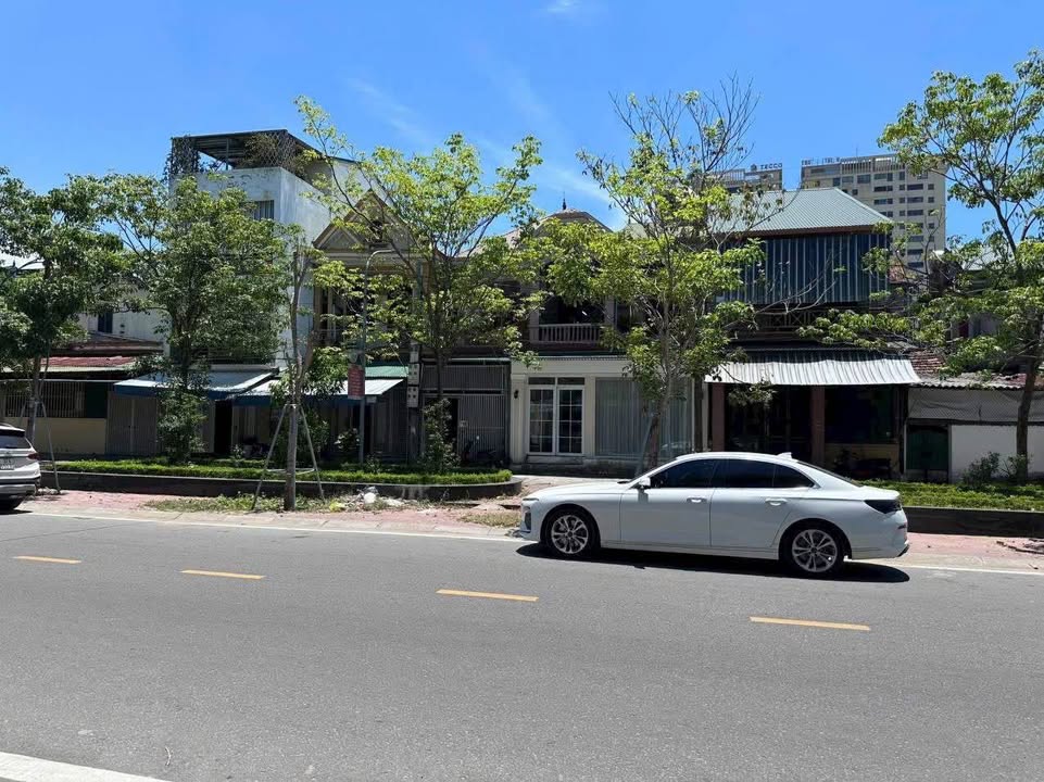 Nhà 2 tầng mặt đường Trà Lân, Trường Thi, TP Vinh 157m² giá 14 tỷ - Đầu tư sinh lời ngay!