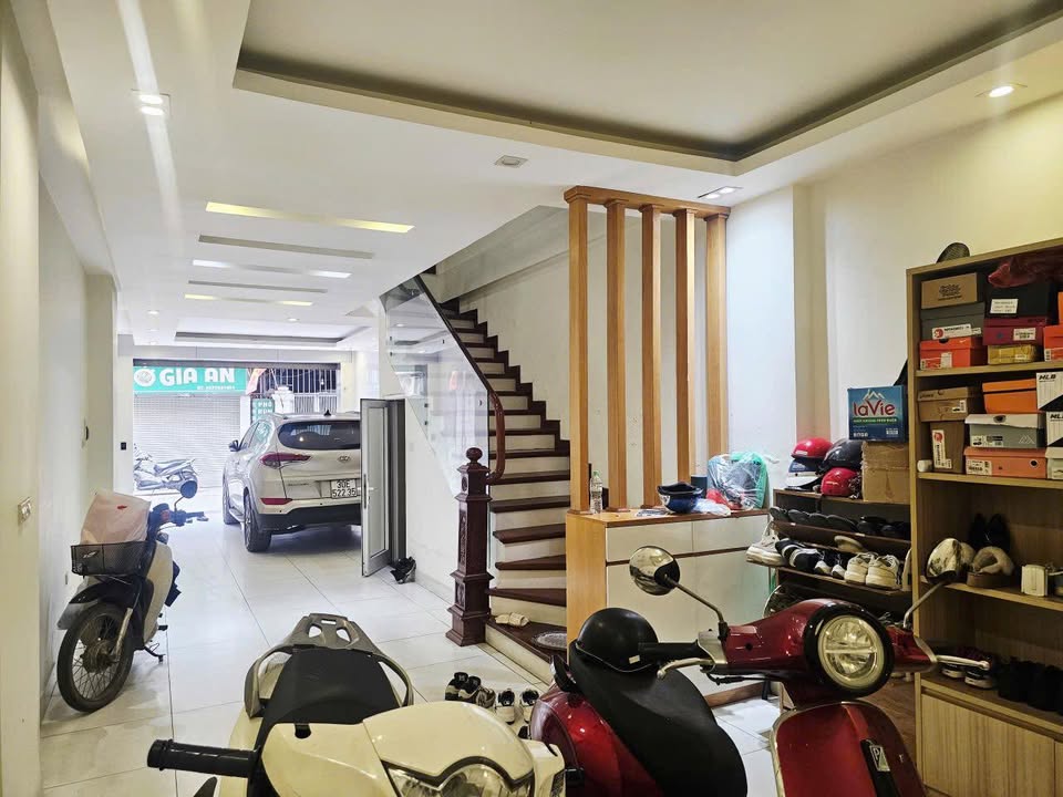 Nhà phố Xuân La 60m² giá 14 tỷ - Ô tô vào tận nơi, thang máy hiện đại!