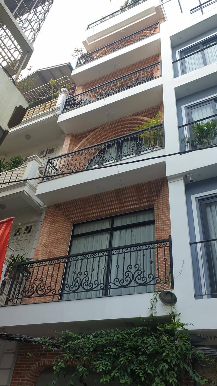 Nhà riêng Phường Xuân La, Quận Tây Hồ, 40m² giá thỏa thuận - Full nội thất, ngõ nông gần phố!