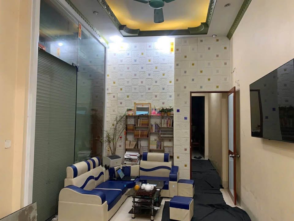 Nhà 3 tầng đường Nguyễn Văn Trỗi, 58m² giá 4 tỷ - Ô tô đỗ cửa, tài lộc đón chờ!