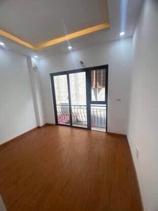 Nhà nhỏ Cổ Nhuế 25m² giá 2 tỷ - Ô tô đỗ cửa, kinh doanh tiện lợi!